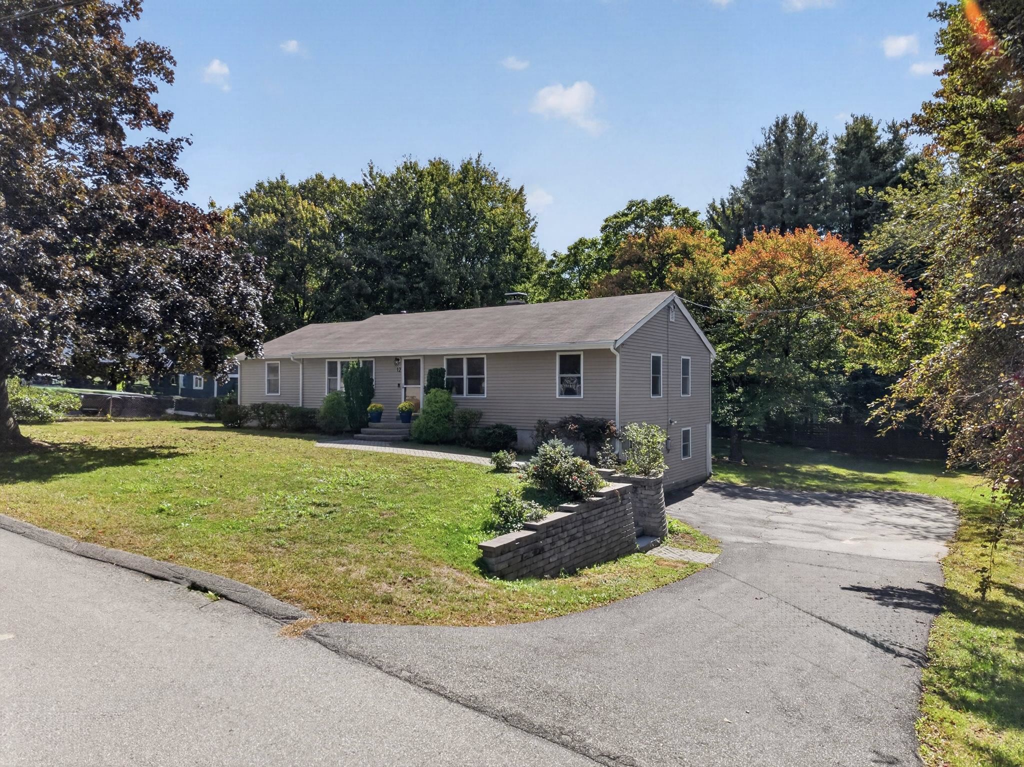12 Sunset Avenue — photo