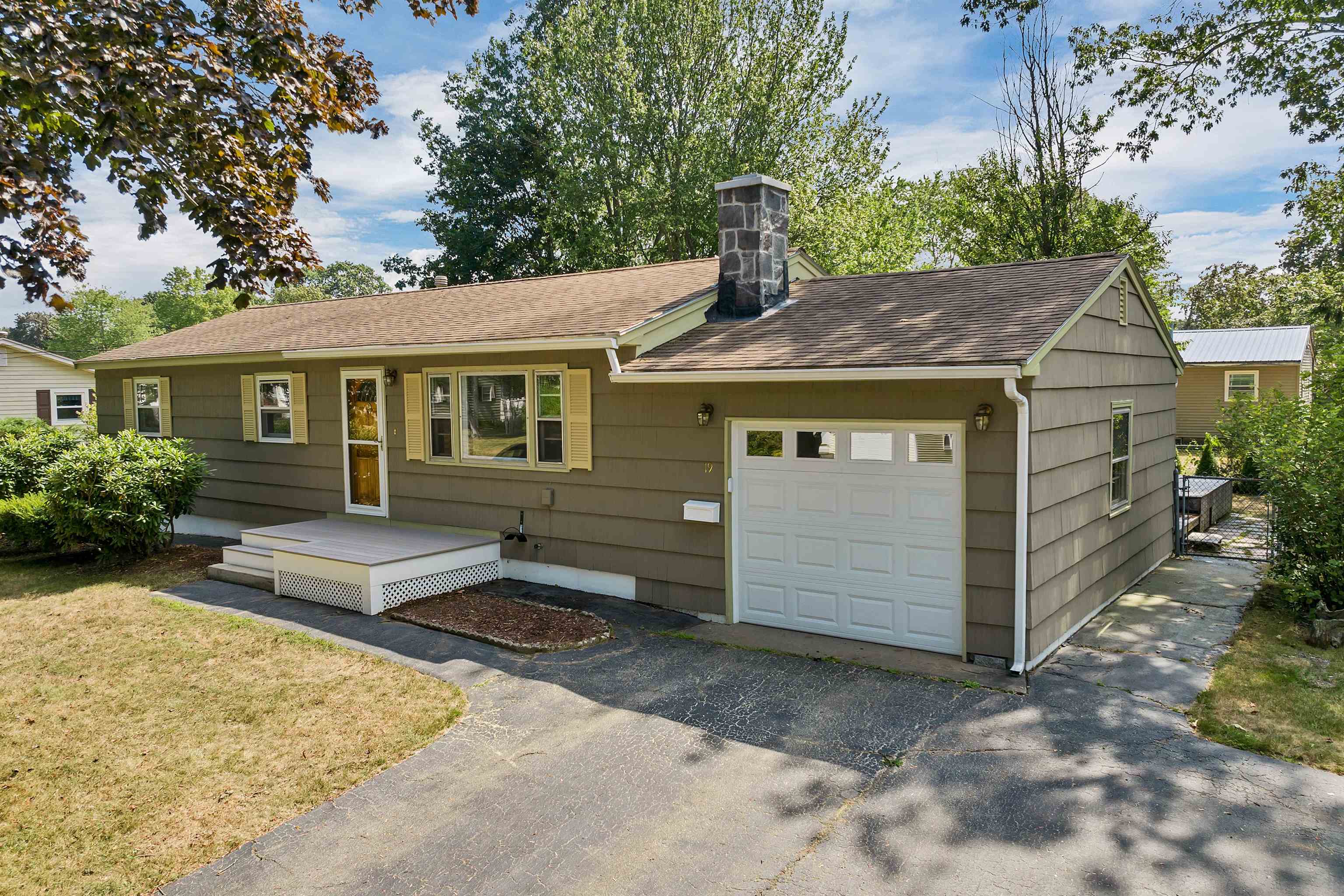 19 Suzanne Drive — photo