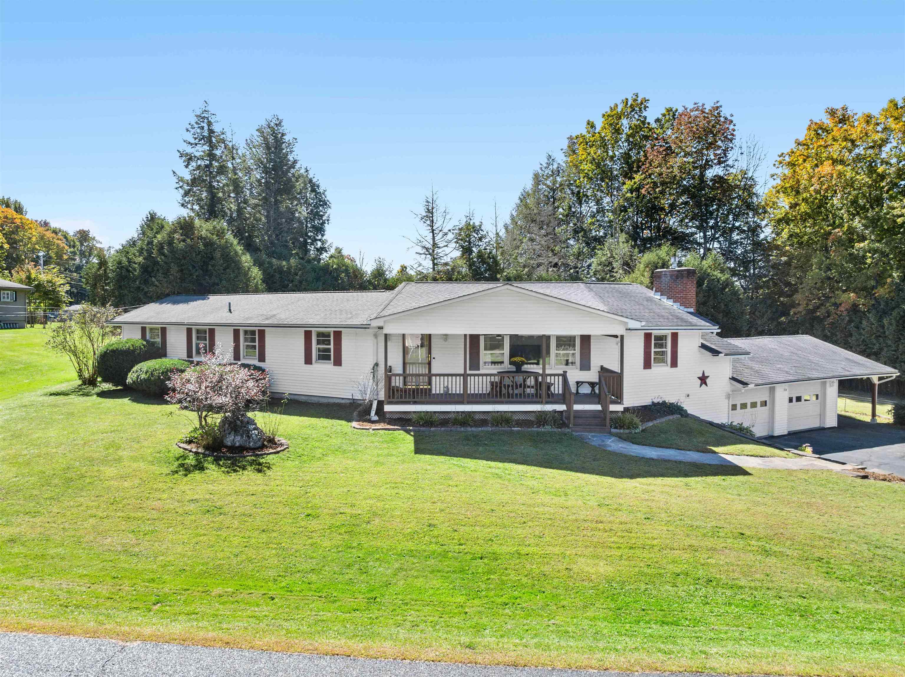 15 Oak Drive — photo