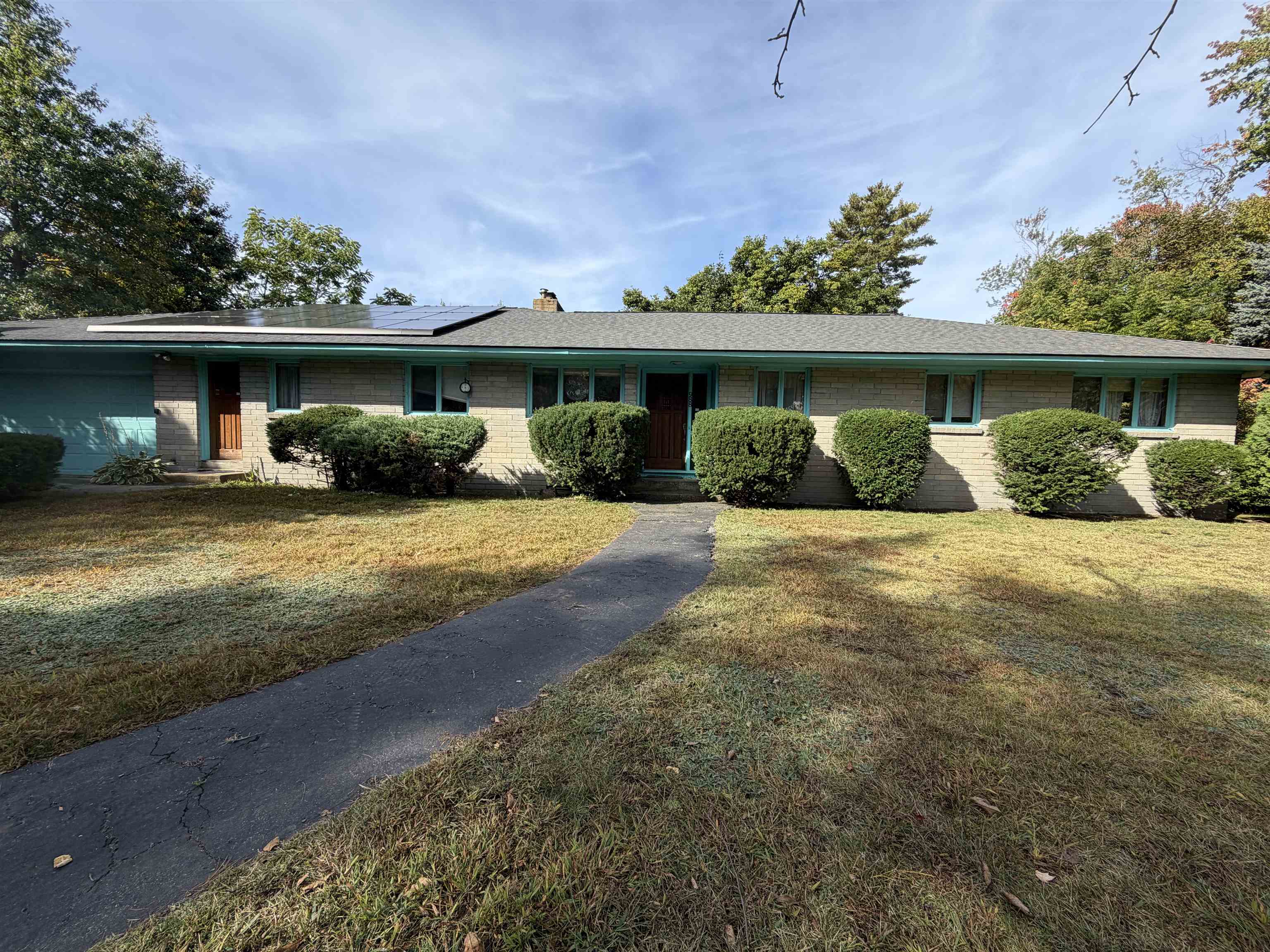 988 Mammoth Road — photo