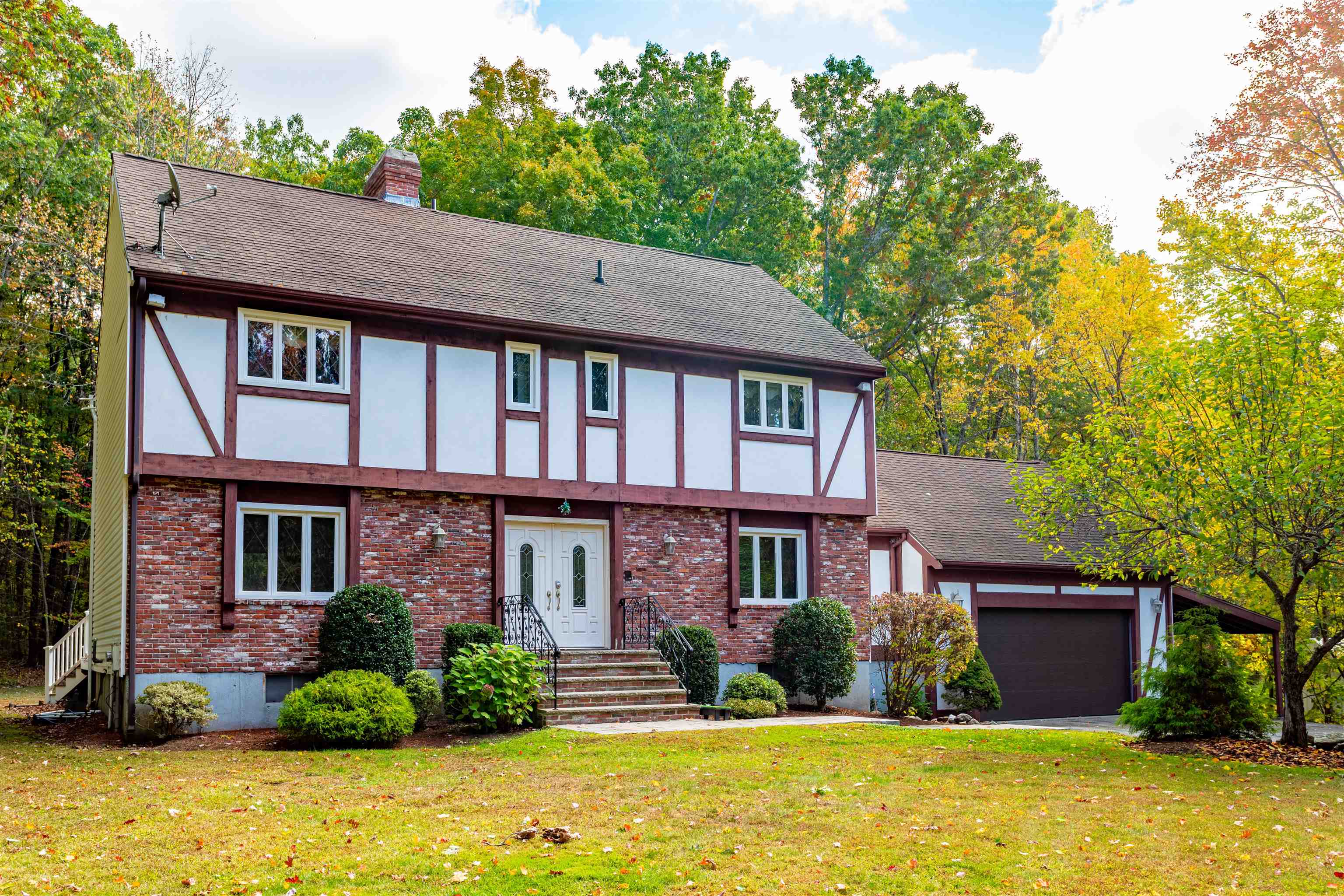 23 Golden Oaks Drive — photo