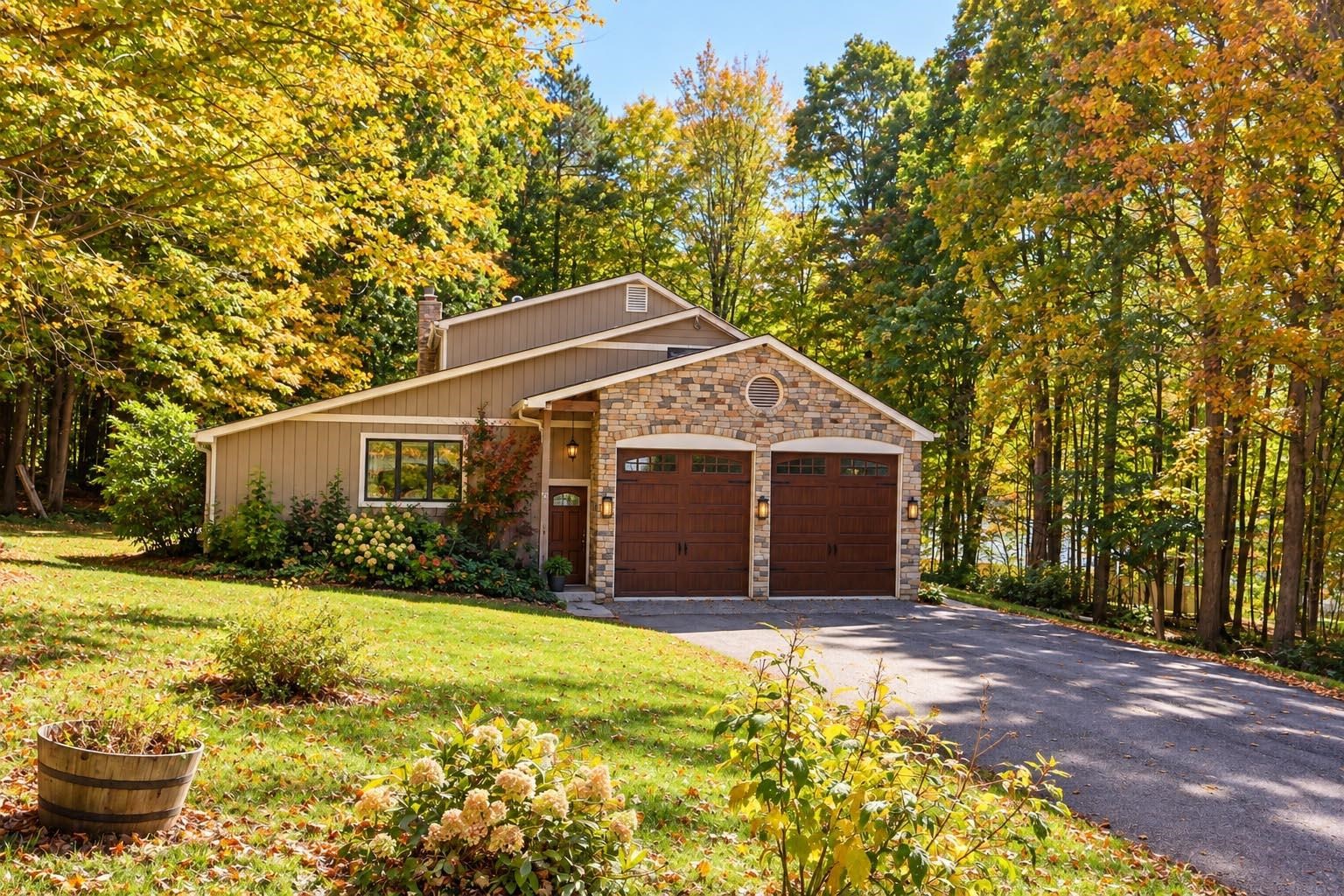 55 McIntosh Lane — photo