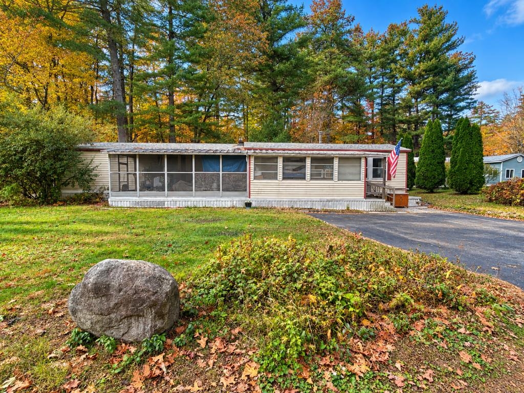 16 Lunar Lane — photo