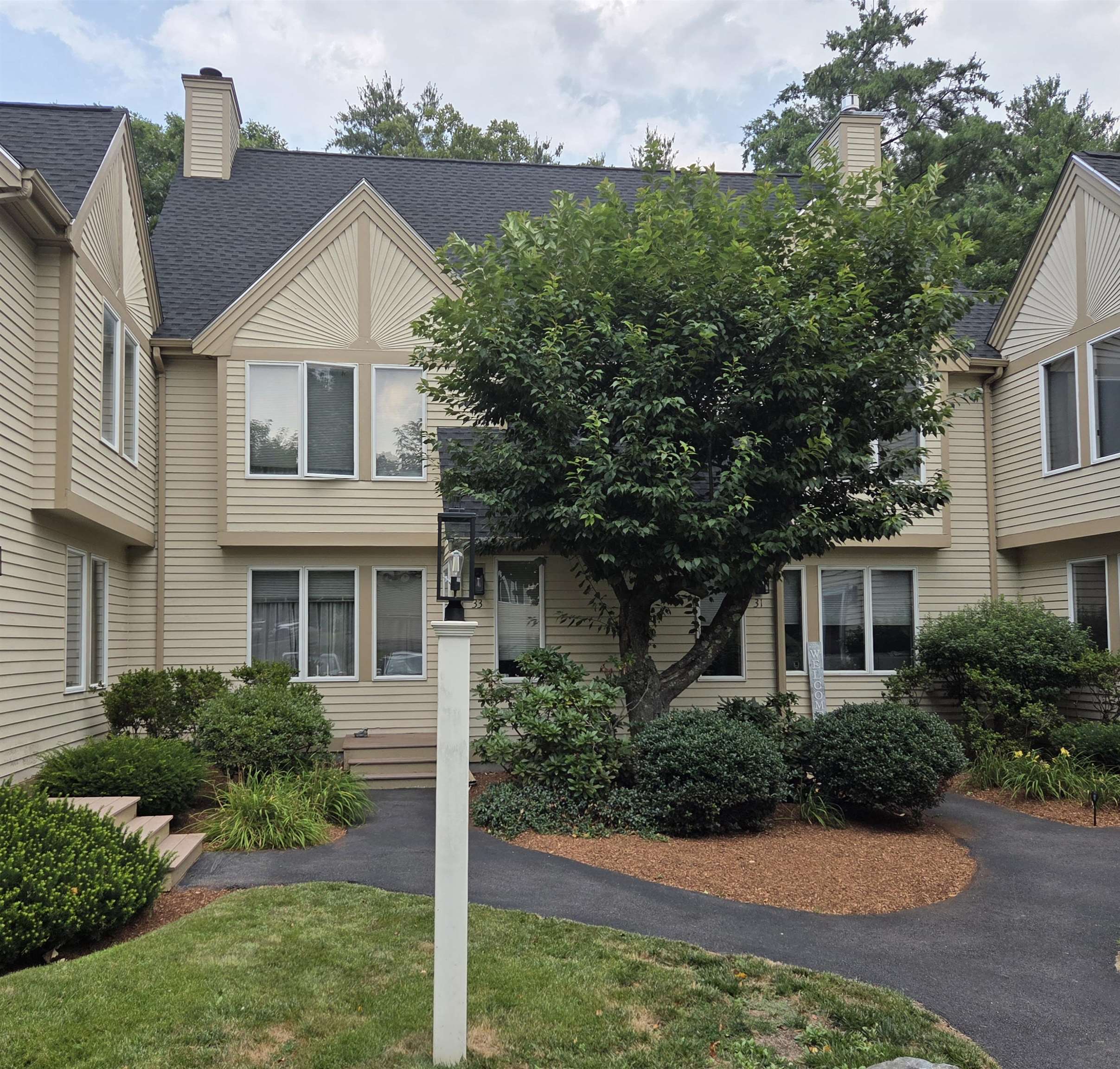 33 Dorchester Way — photo