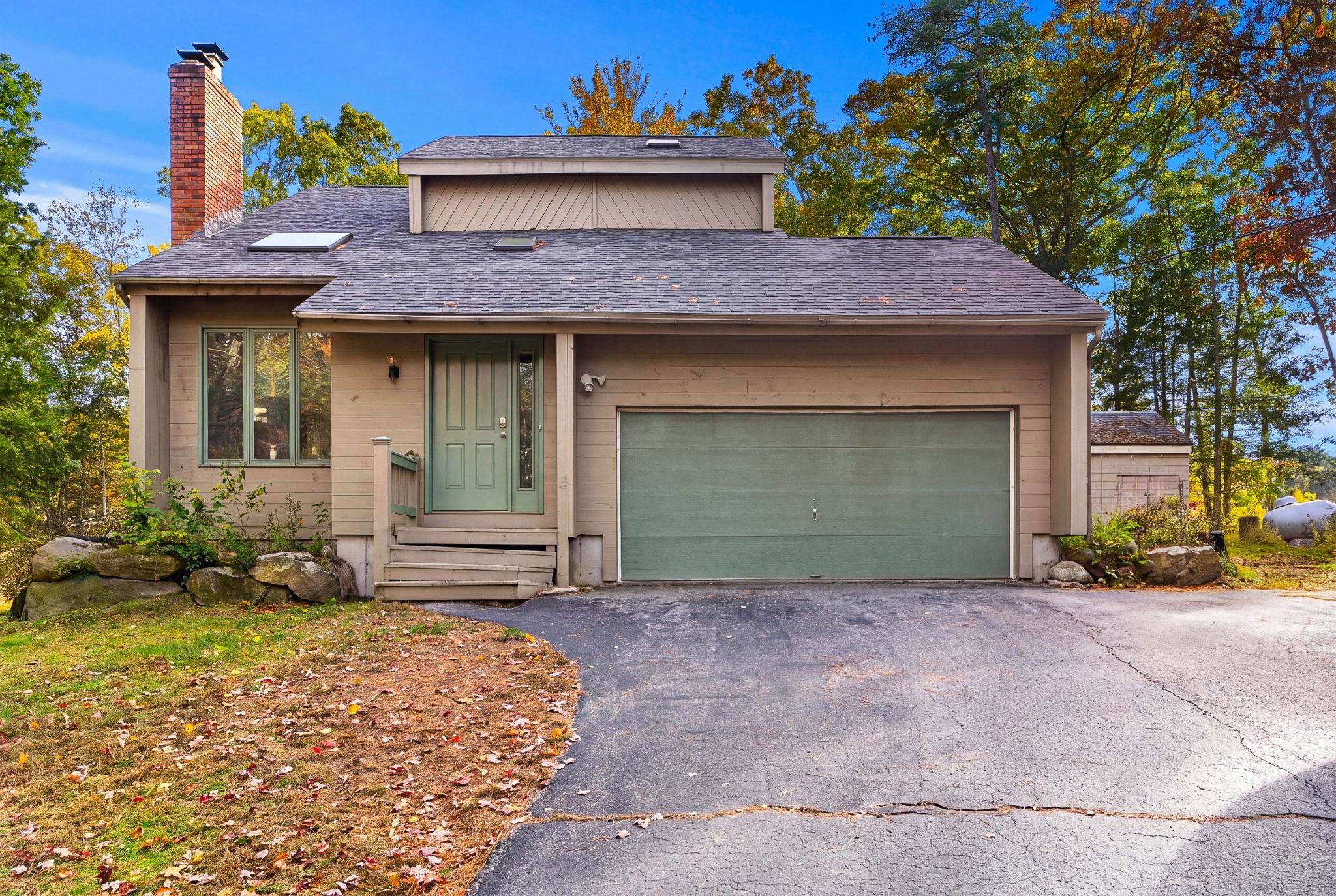 10 Evergreen Drive — photo