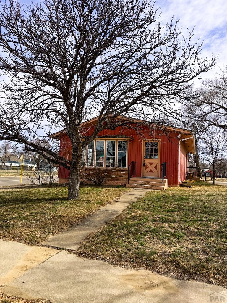702 Grove Ave — photo