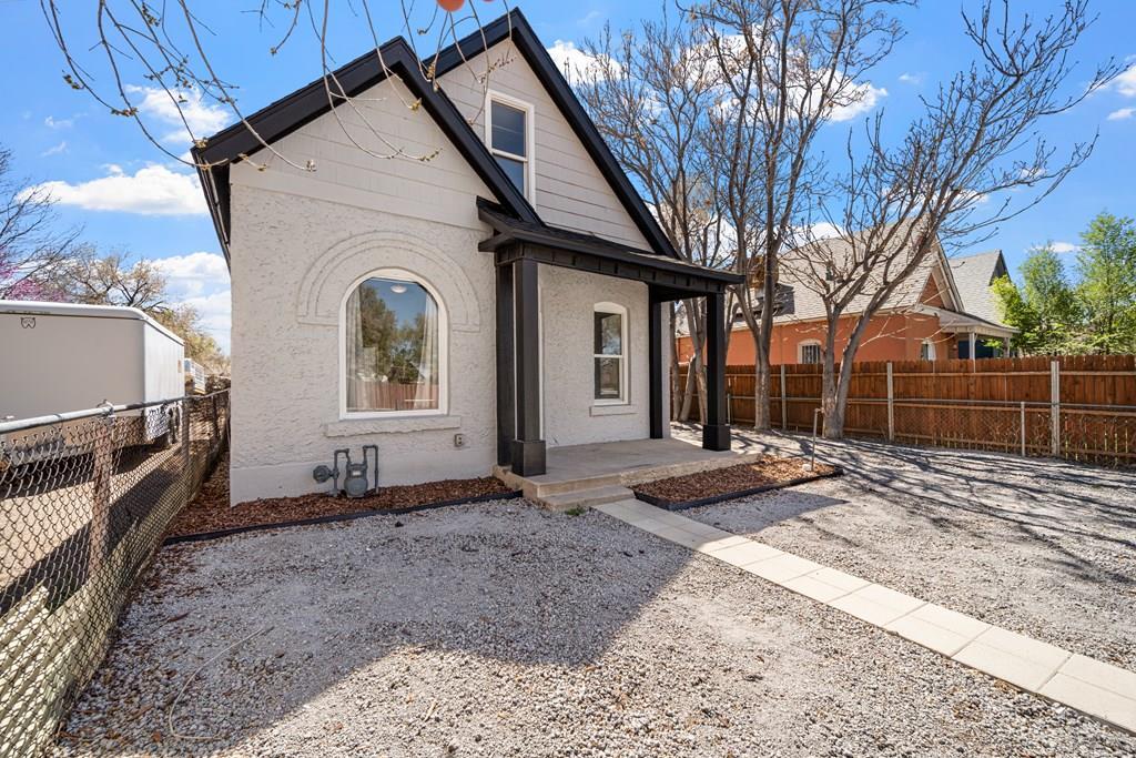 1018 E Ash St — photo
