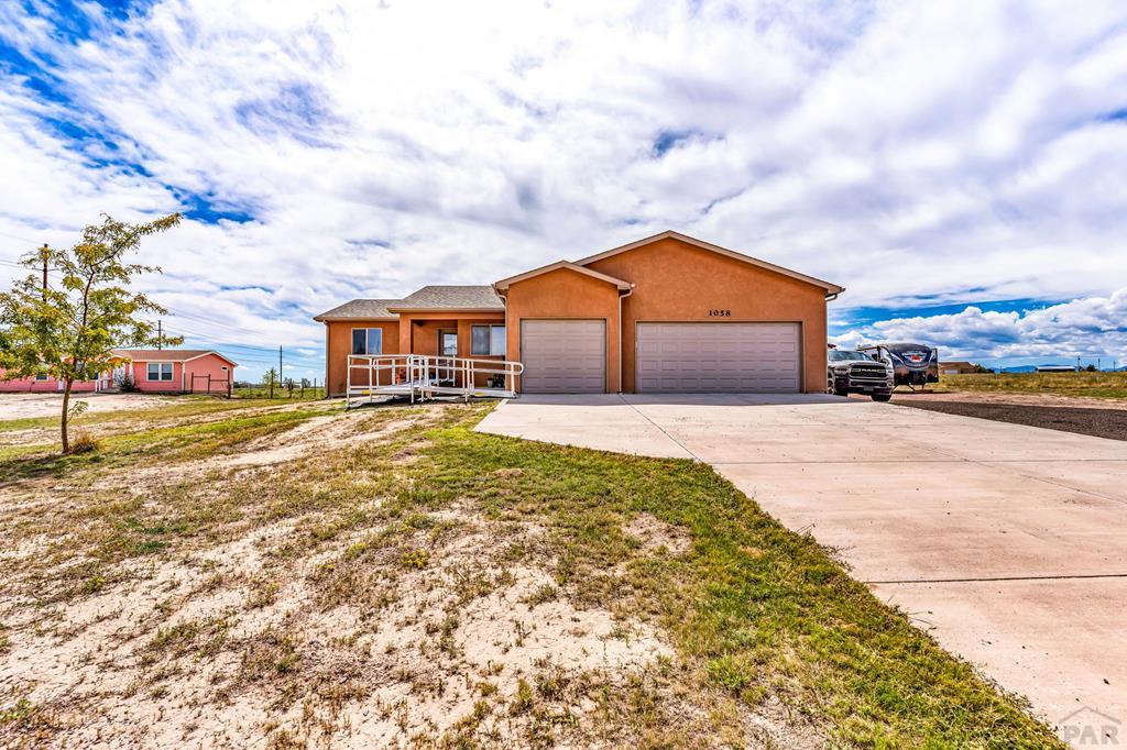 1058 E Ranch Dr — photo