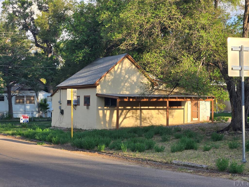 606 Swink Ave — photo