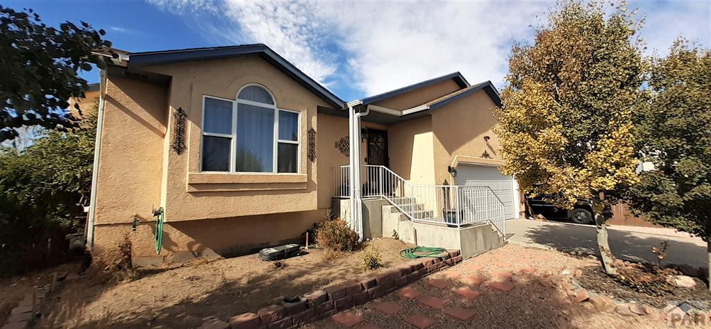 411 S Oak Creek Dr — photo