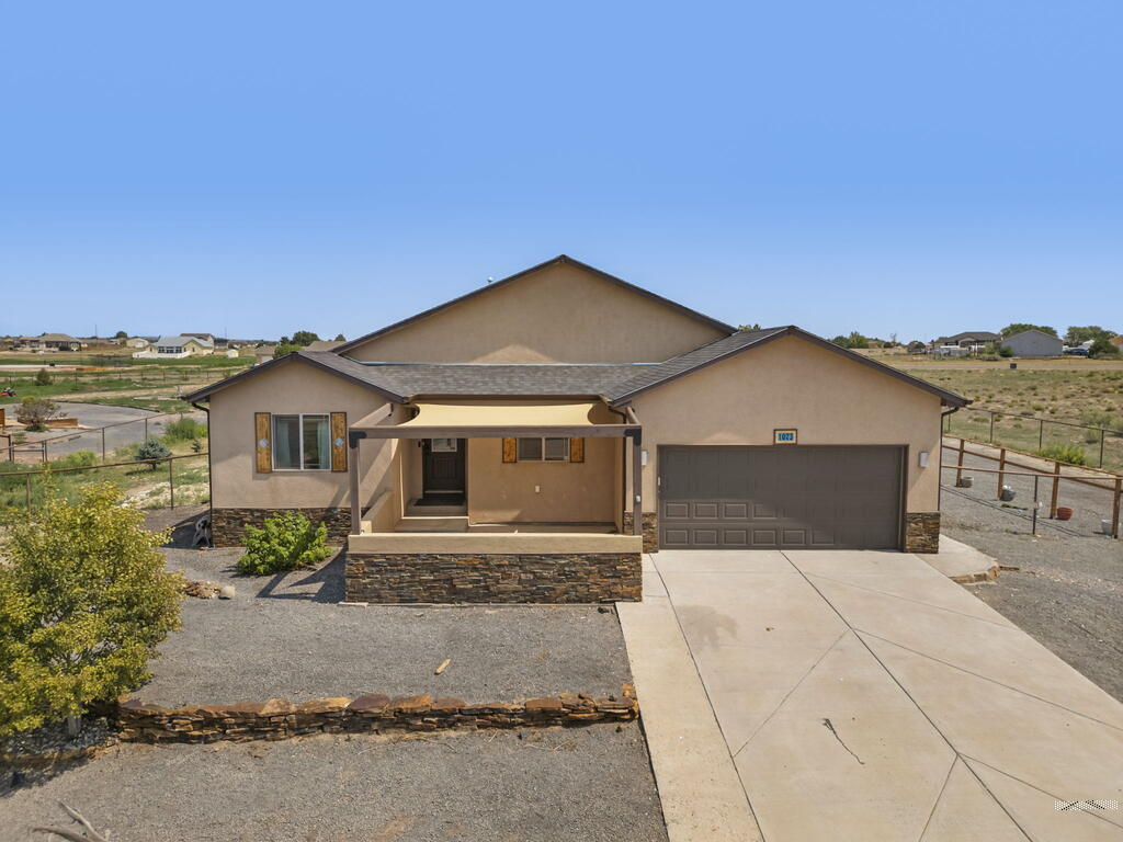1073 W Mescalero Dr — photo