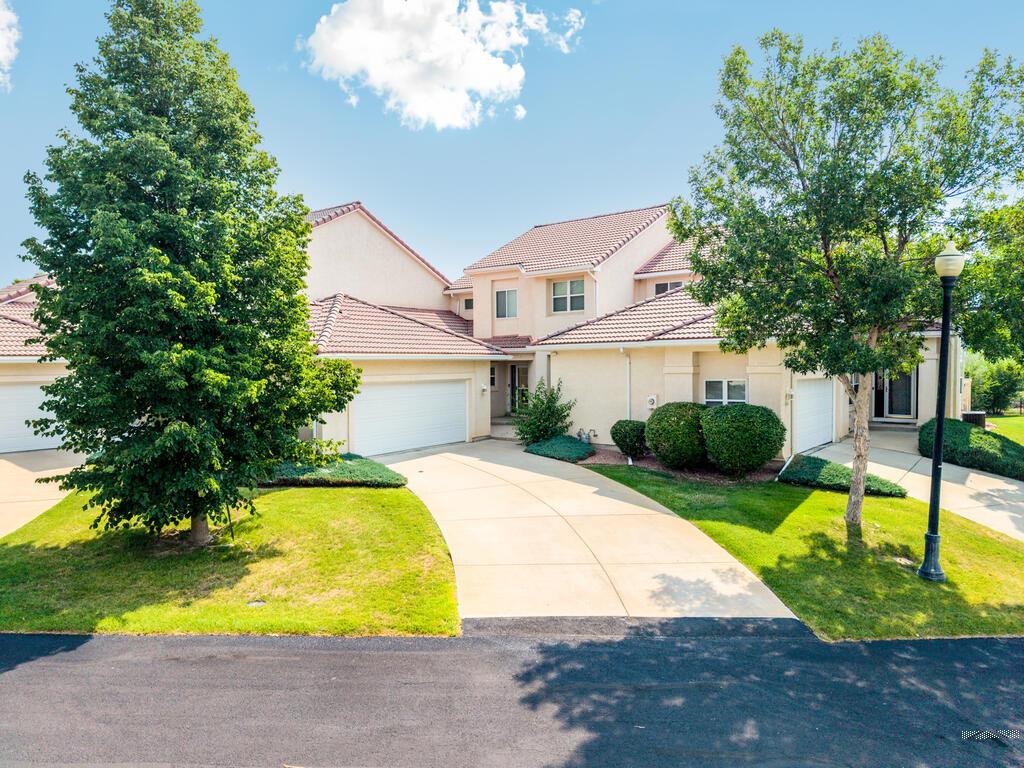 4444 Turnberry Crescent — photo