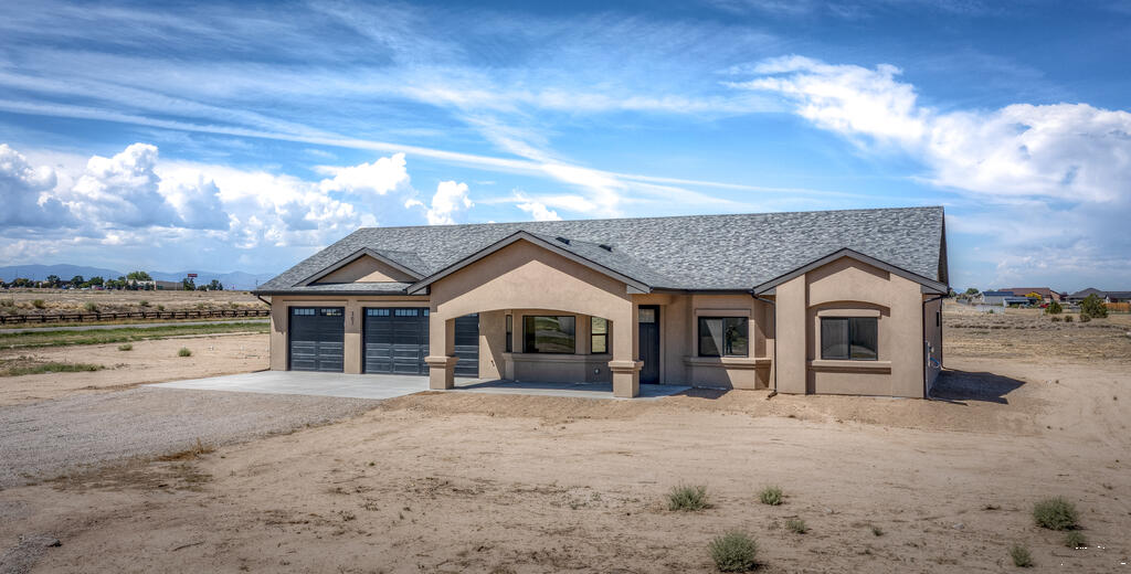 307 N Lyons Dr — photo