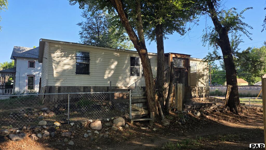 904 W 1st St — photo
