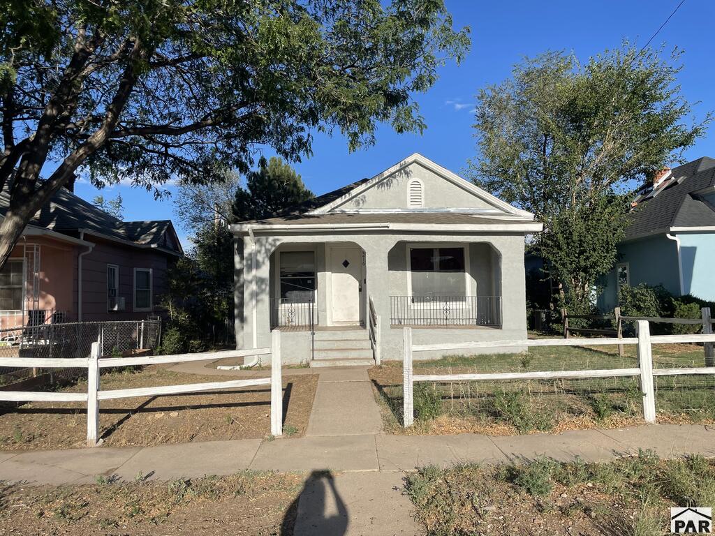2216 Pine St — photo