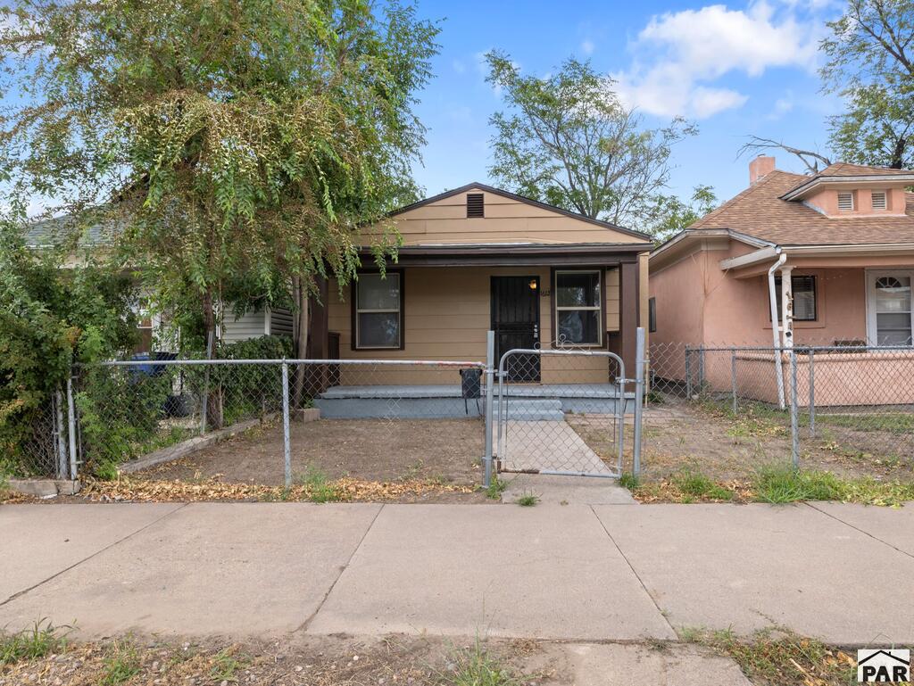 1612 Cedar St — photo