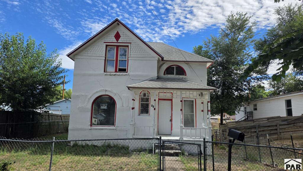 906 W 1st St — photo