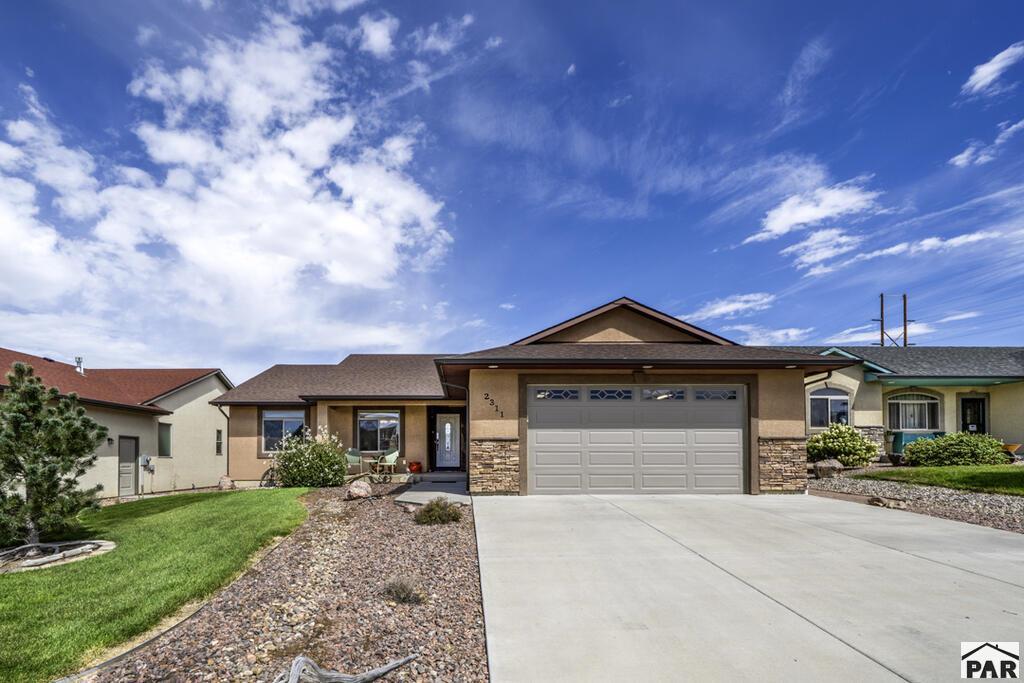 2311 Meadowlark Ln — photo