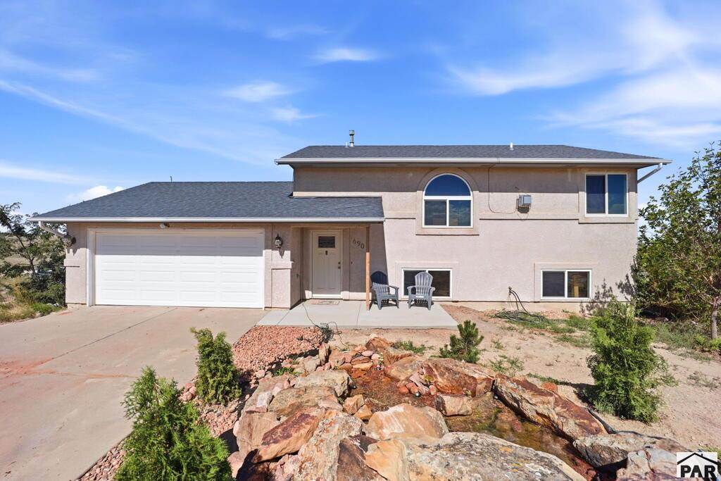 1690 N Bowen Dr — photo