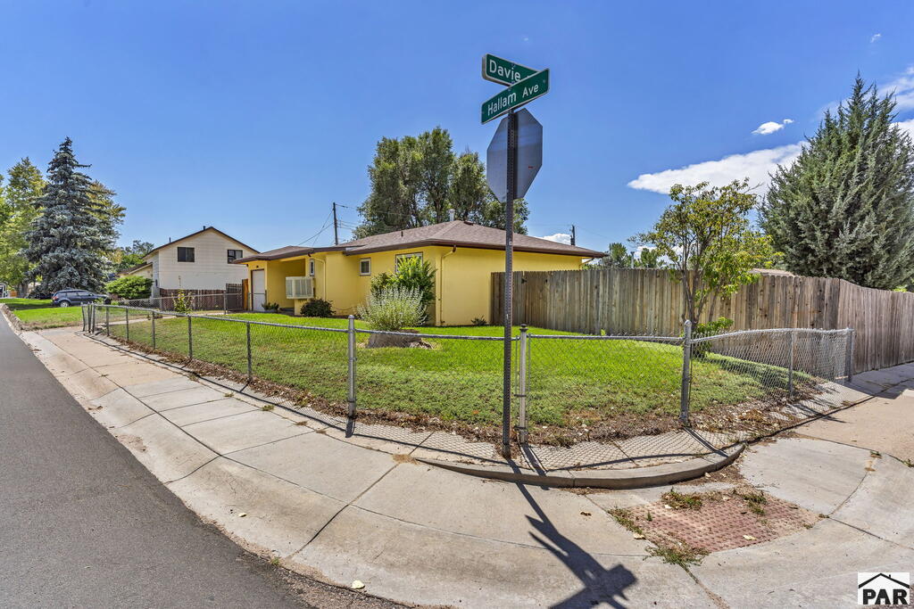 1104 Hallam Ave — photo