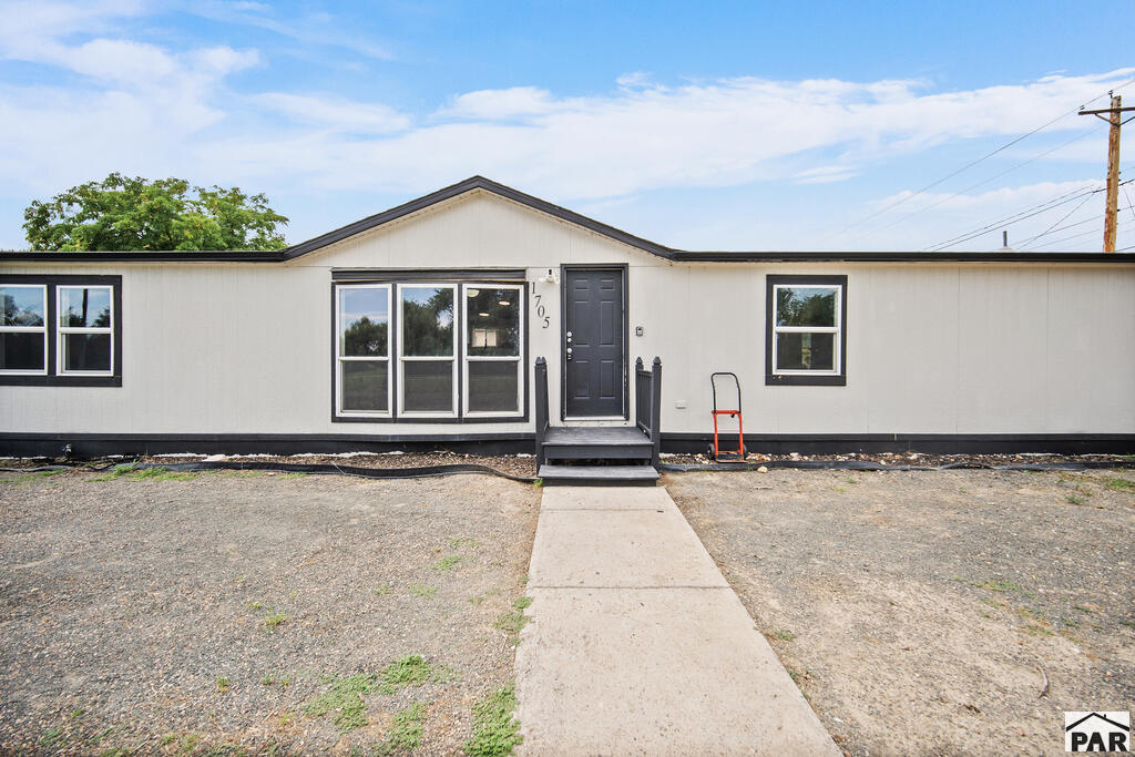 1705 Graham Ave — photo