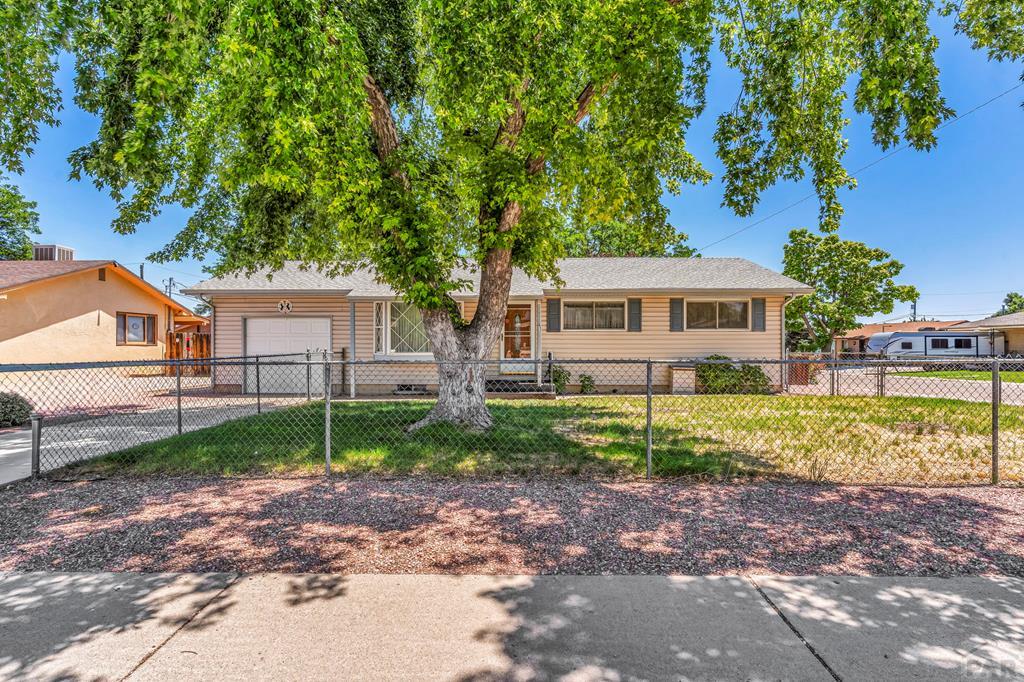 2690 Hollywood Dr — photo