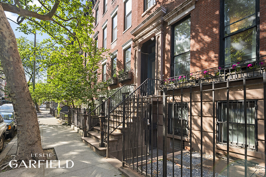 321 E 6th Street — photo