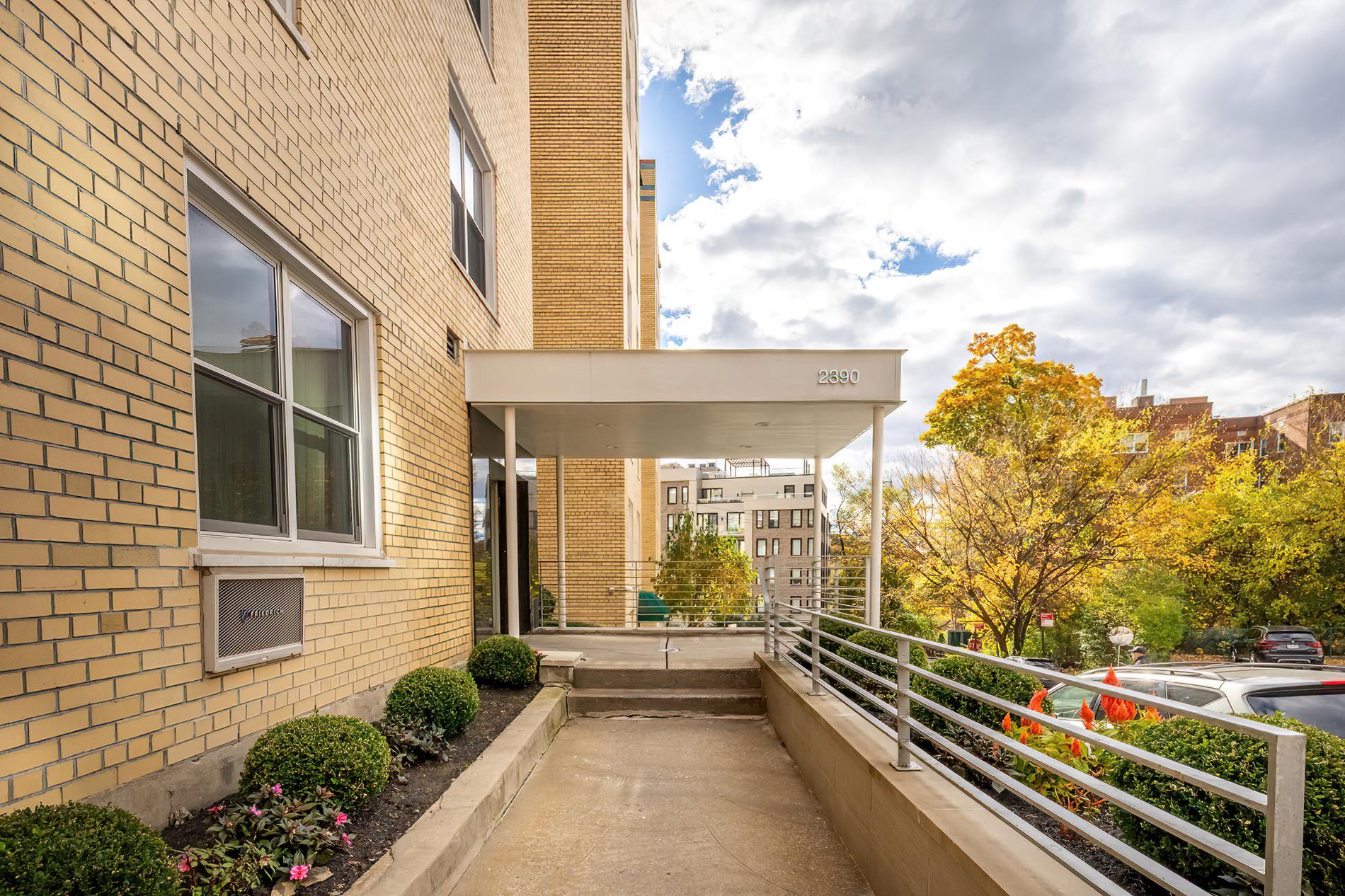 2390 Palisade Avenue 5-J — photo