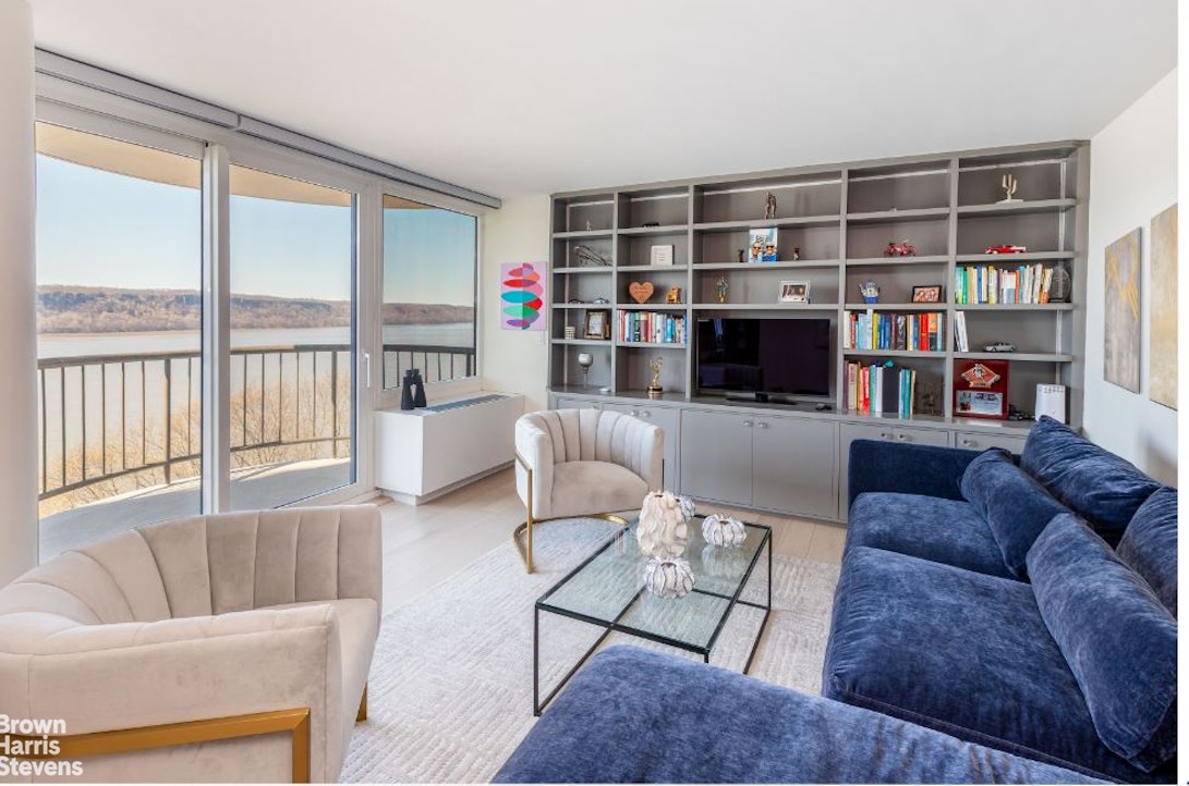 2521 Palisade Avenue 8C — photo