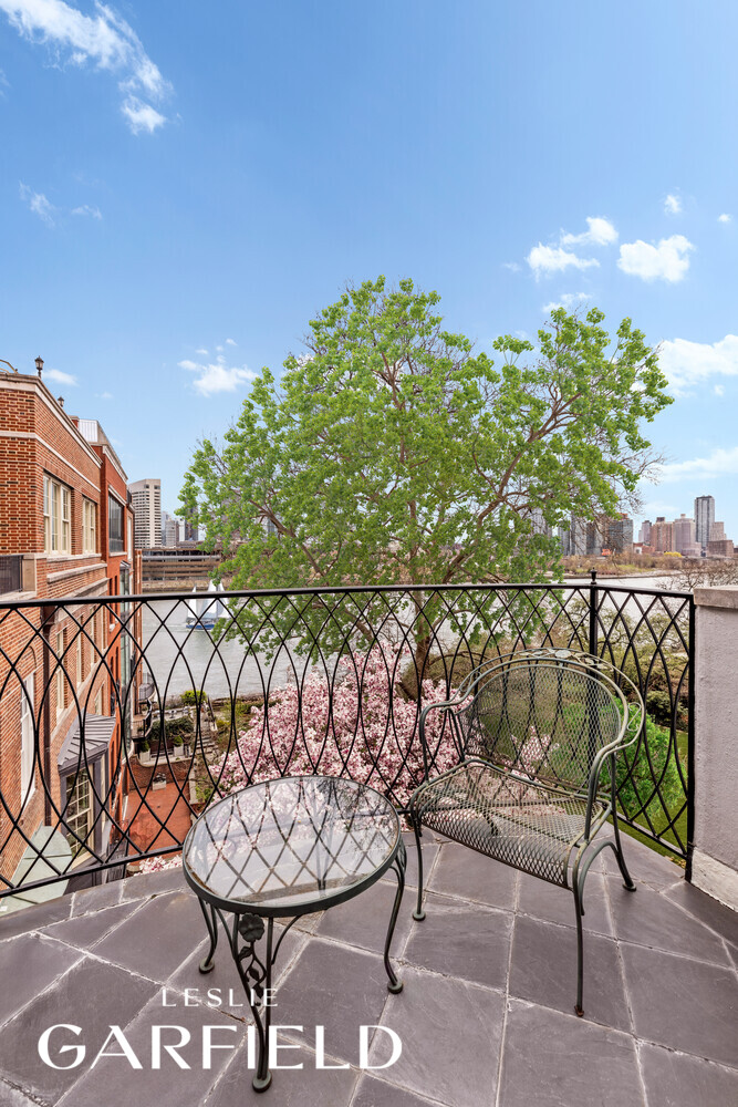 15 Sutton Place — photo