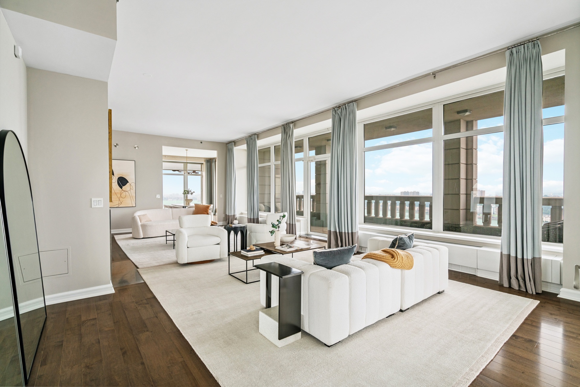 240 Riverside Boulevard Ph-Suite1 — photo