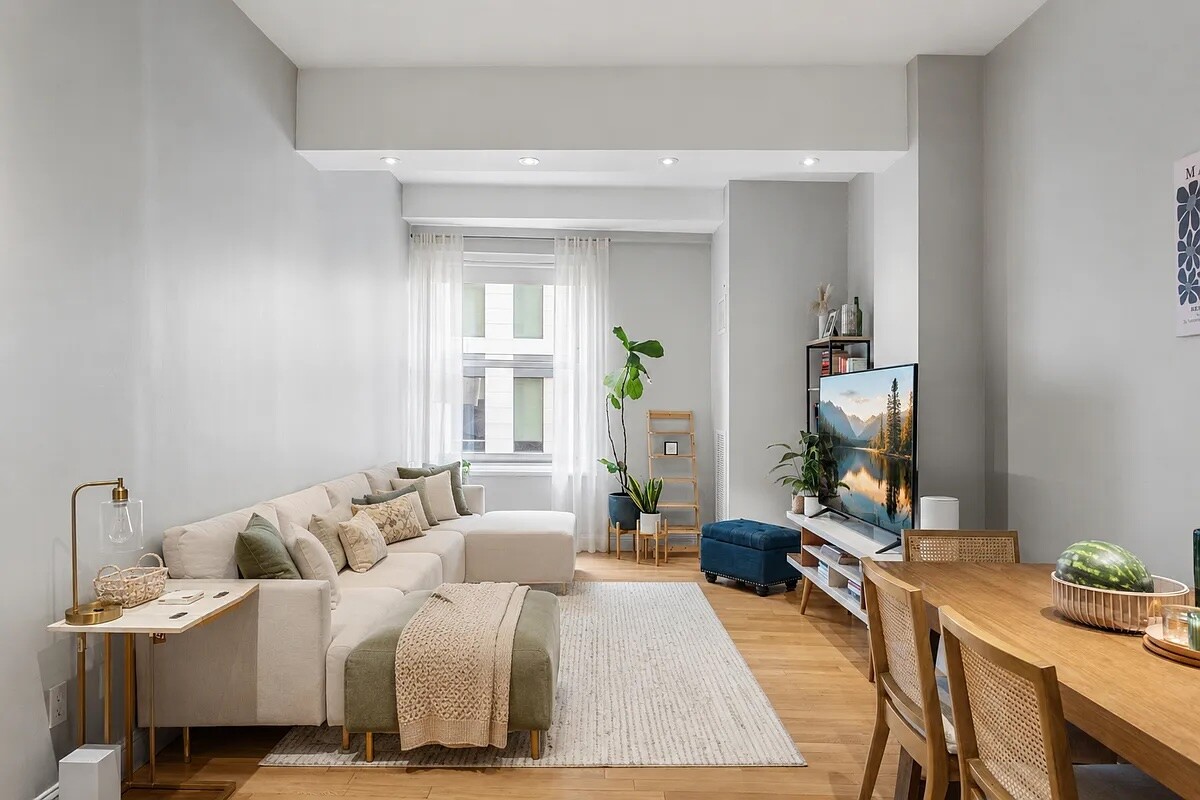 88 Greenwich Street 604 — photo