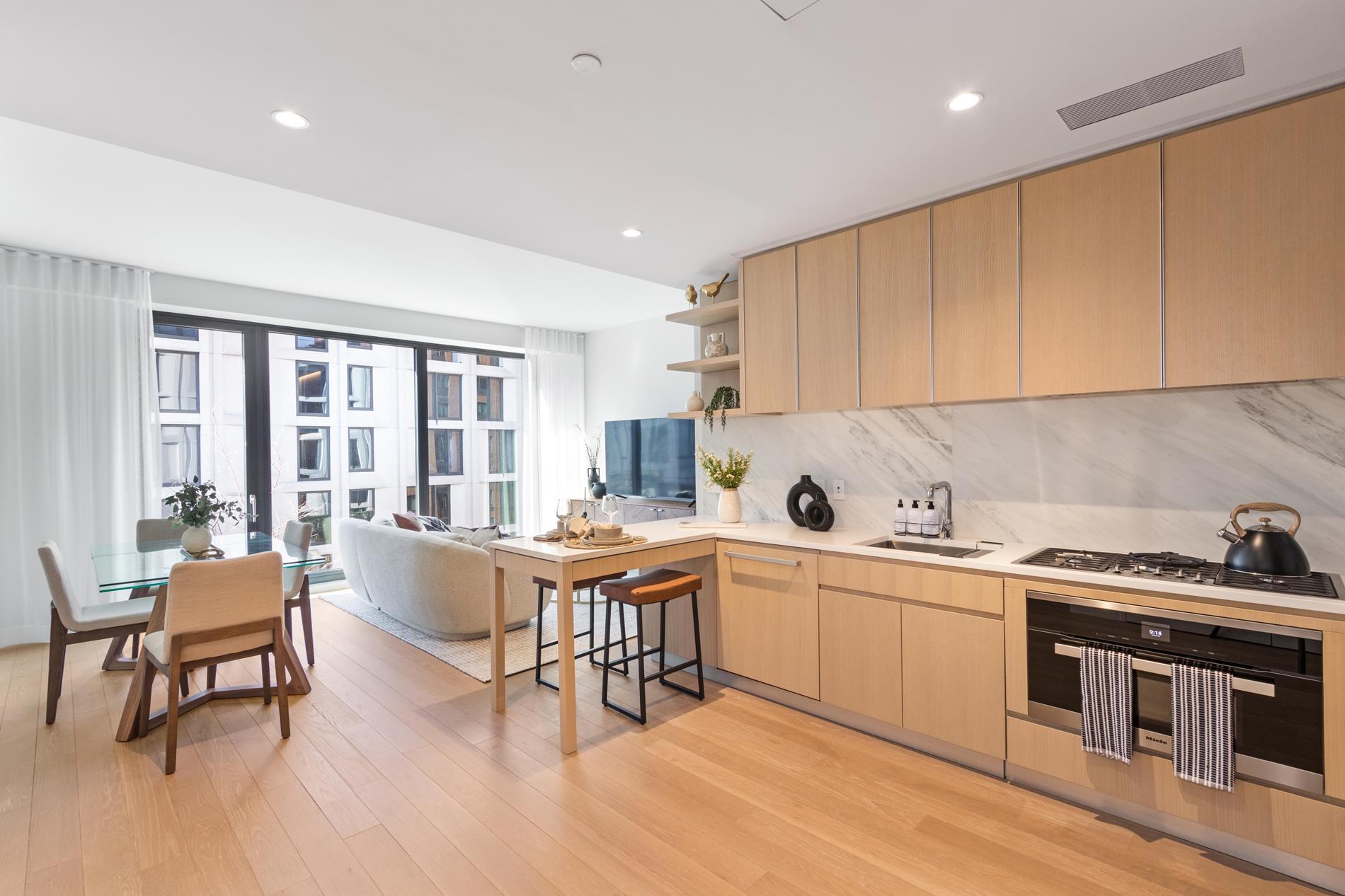 500 W 45th Street 610 — photo