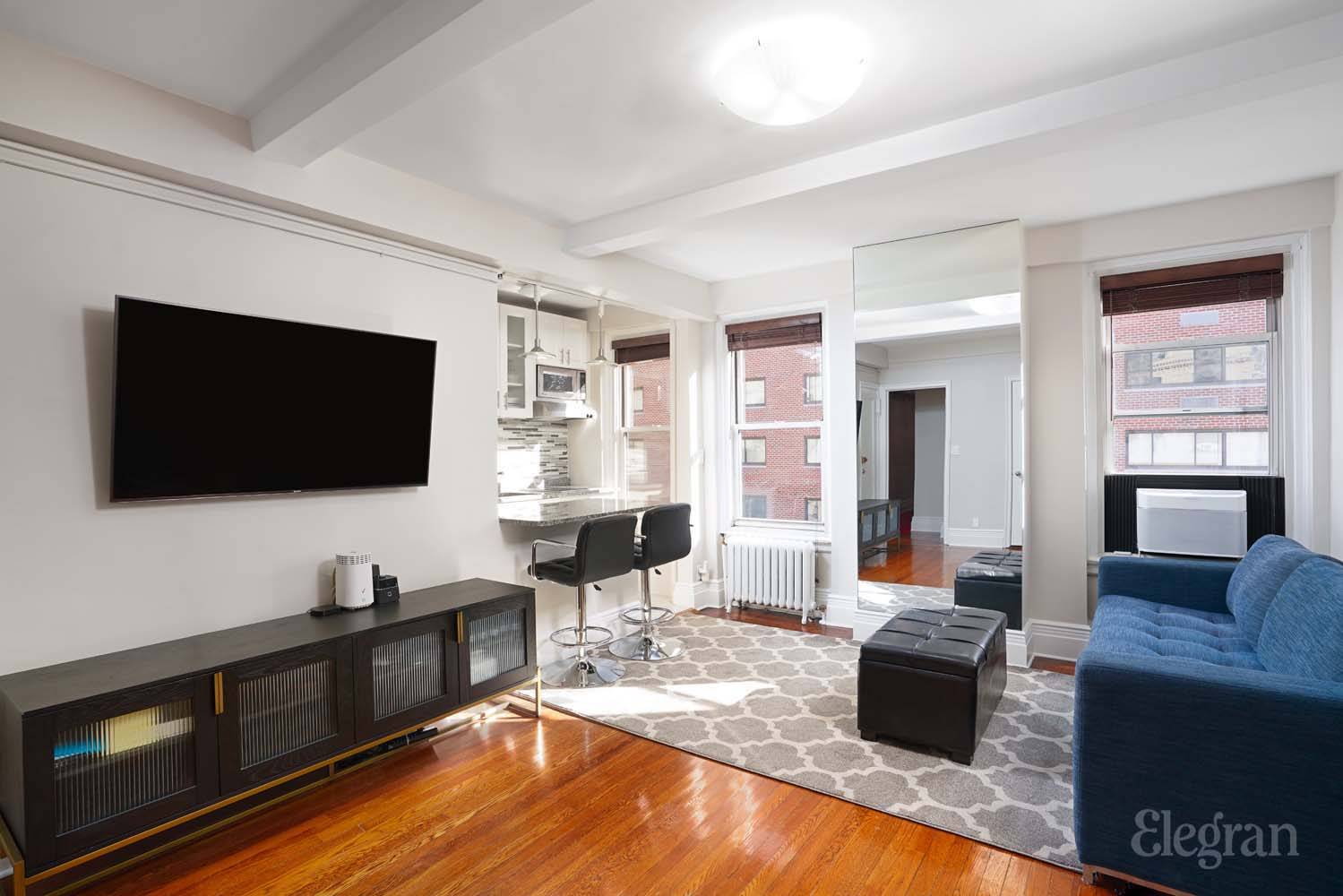 325 W 45th Street 701 — photo