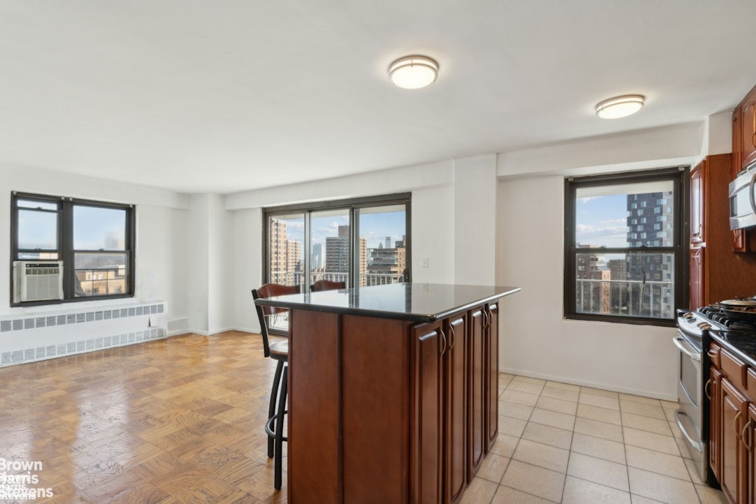 387 Grand Street K2002 — photo