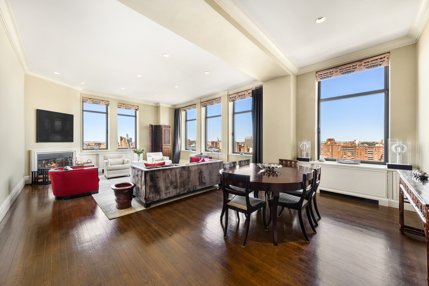 252 7th Avenue Php — photo