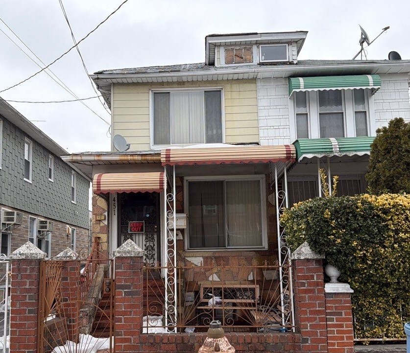 451 E 49th Street — photo