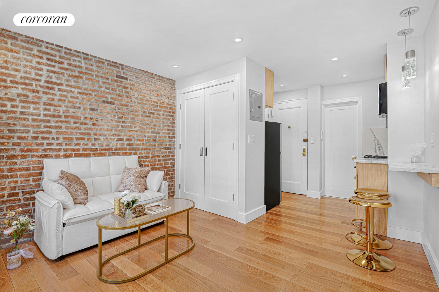 451 W 22nd Street 3R — photo