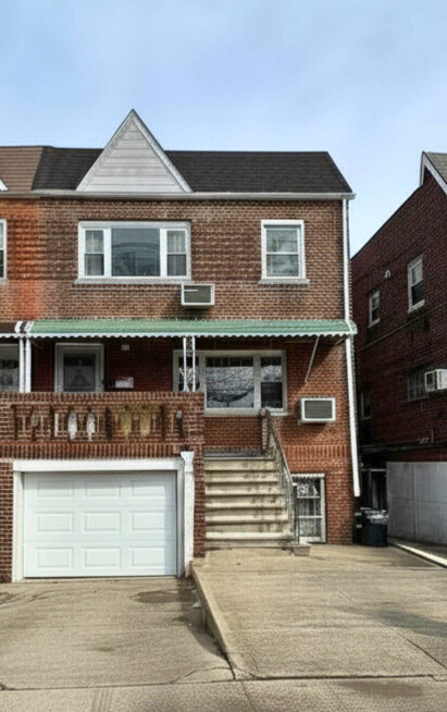 1718 Williamsbridge Road — photo