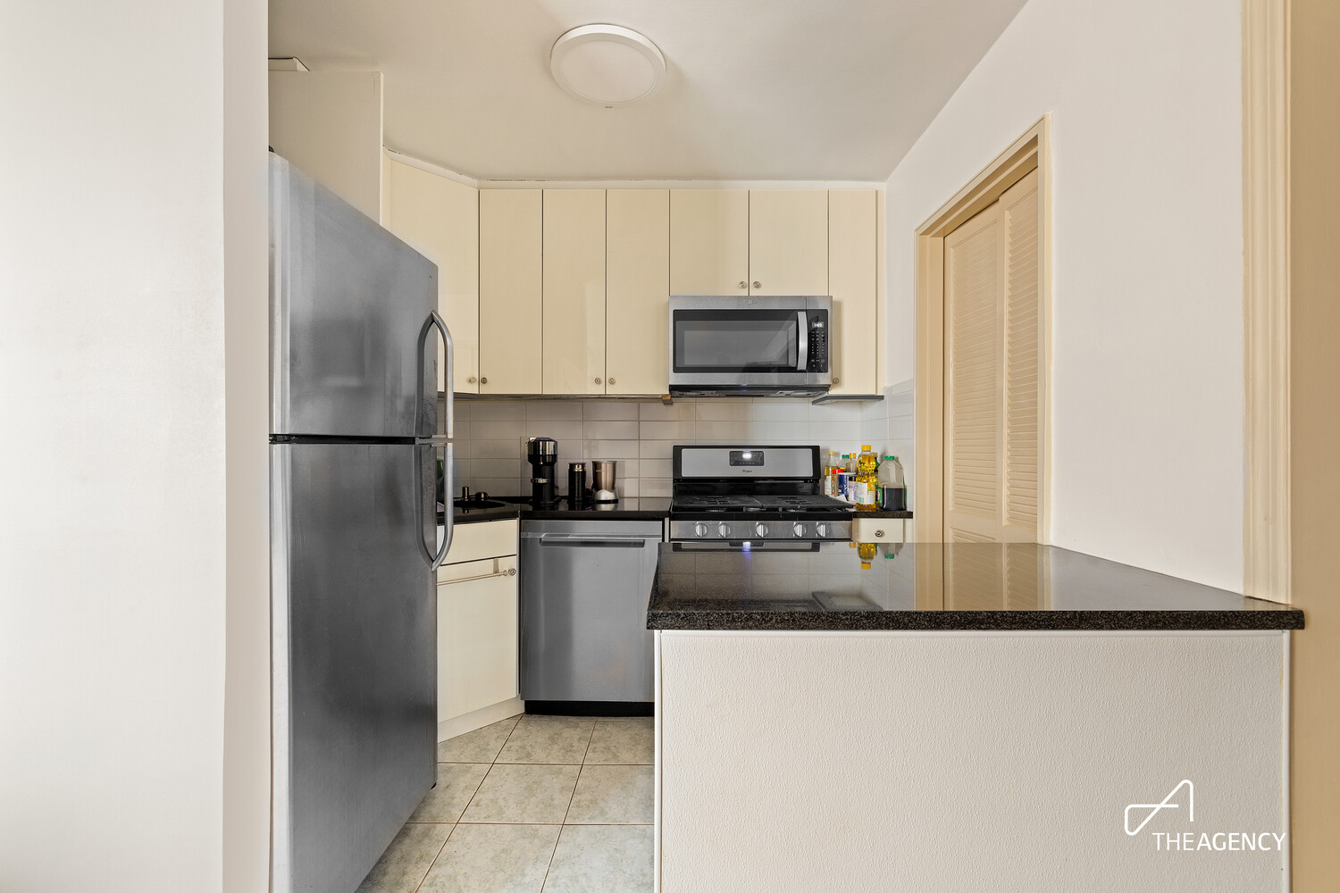 60-11 Broadway 6E — photo