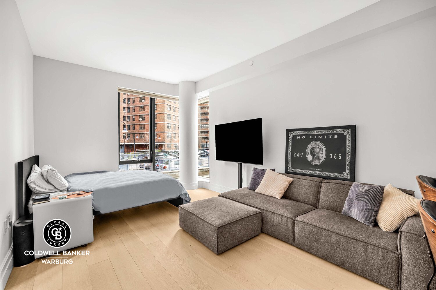 222 E Broadway 2B — photo