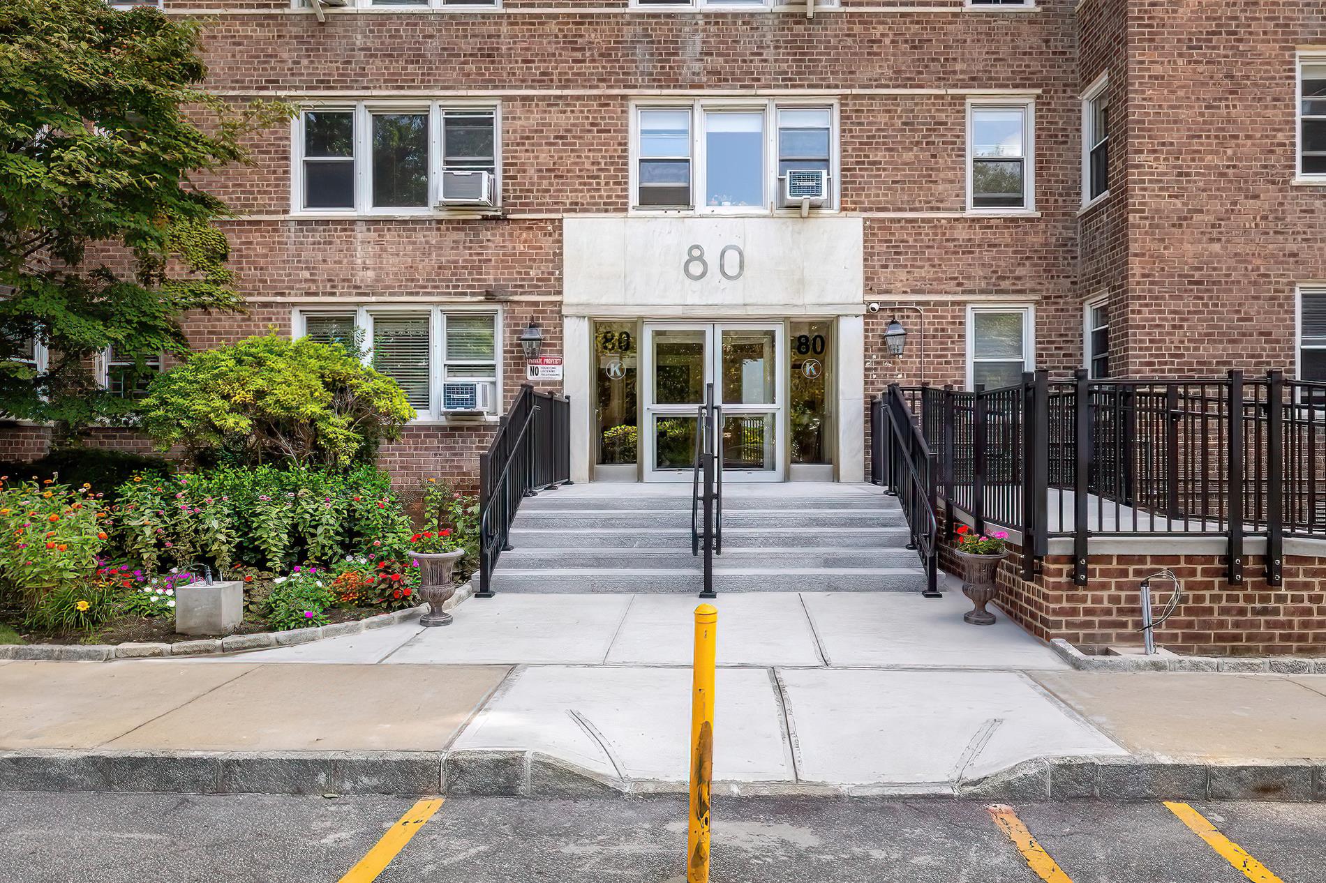 80 Knolls Crescent 6-M — photo
