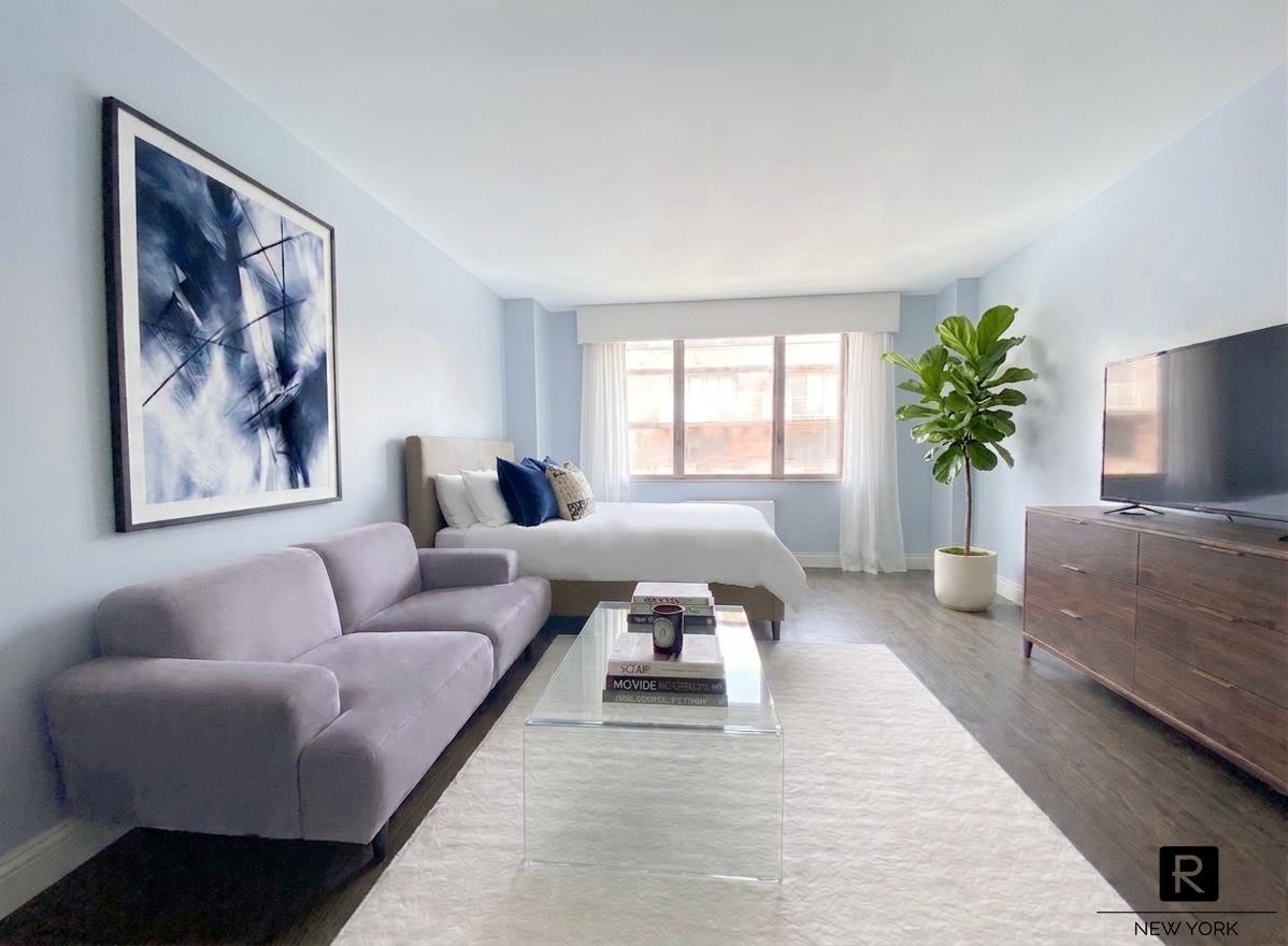 350 W 50th Street 4-Rr — photo