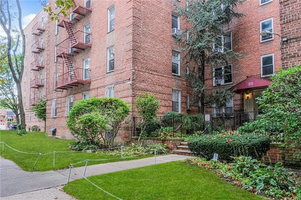 221 McDonald Avenue 4-N — photo