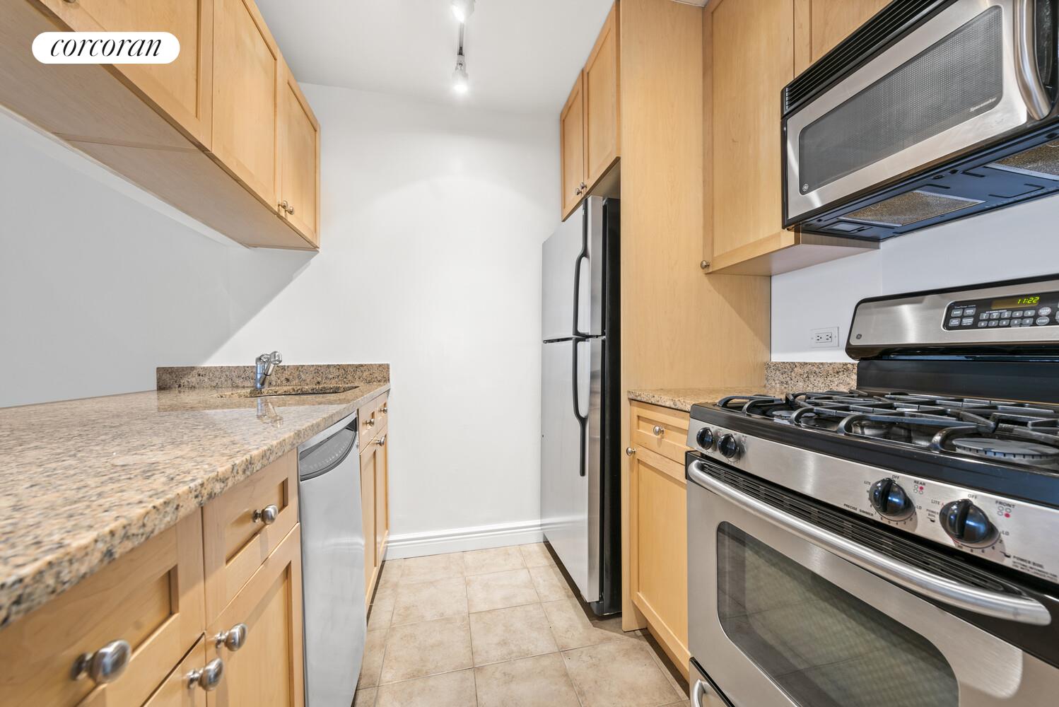 380 Rector Place 8P — photo