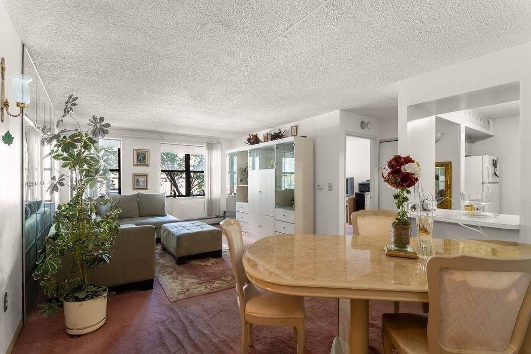 1919 Madison Avenue 220 — photo