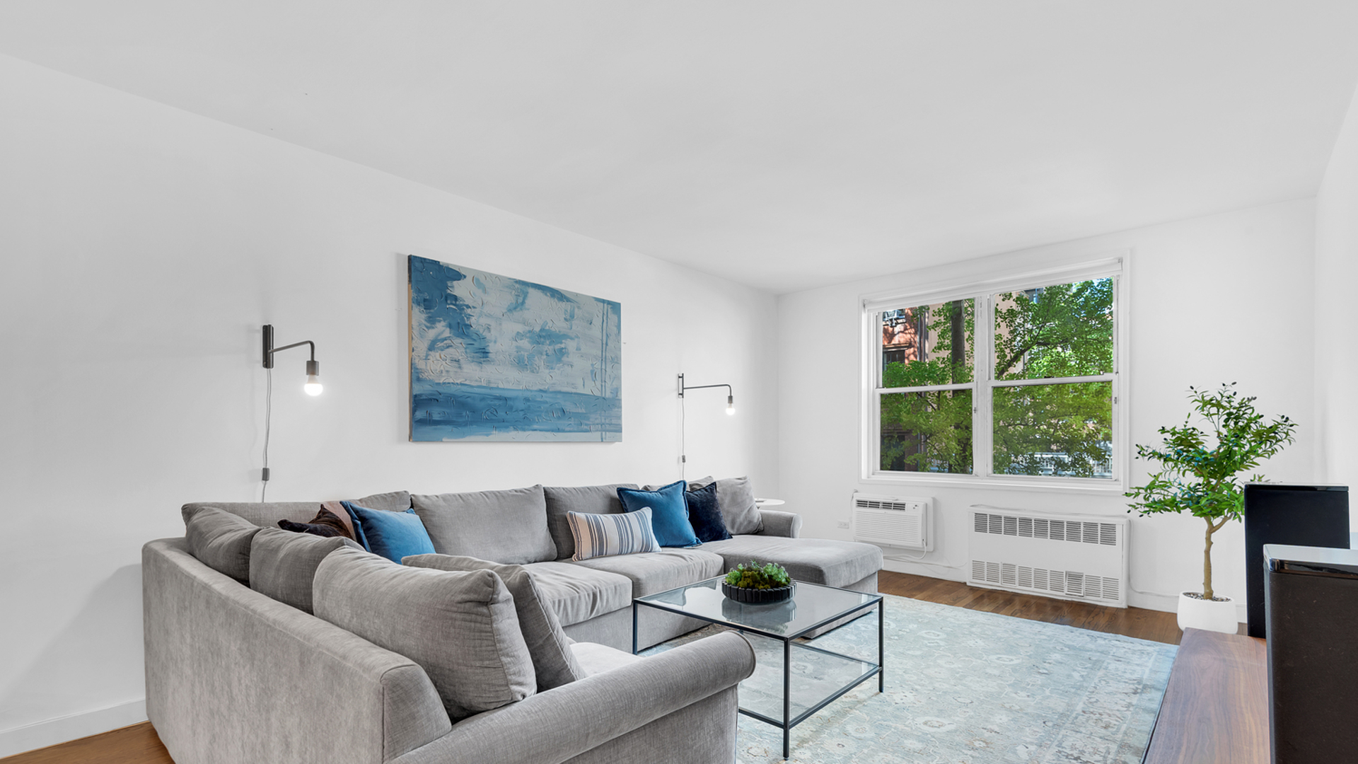 100 W 12th Street 2D — photo