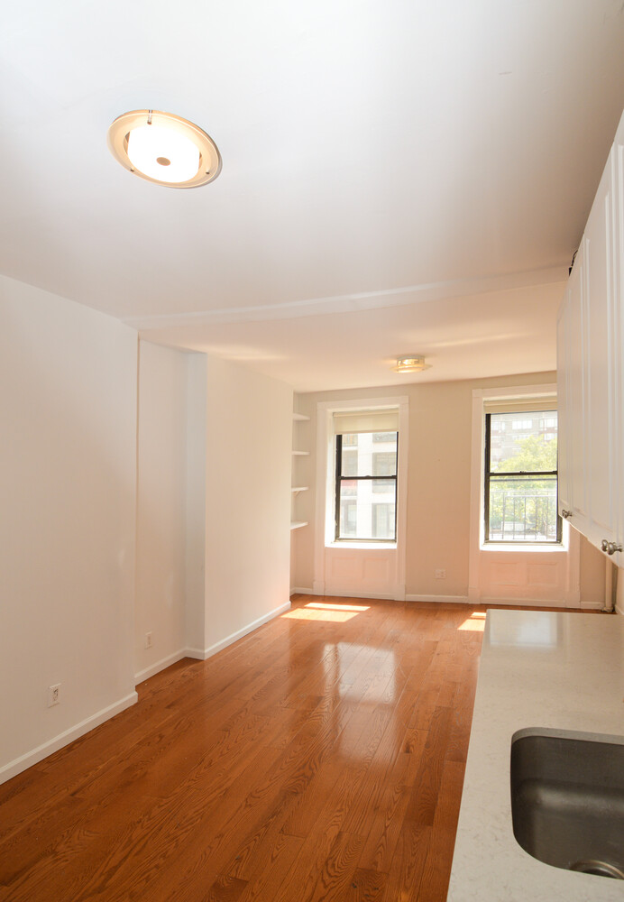 349 W 44th Street 5Fe — photo