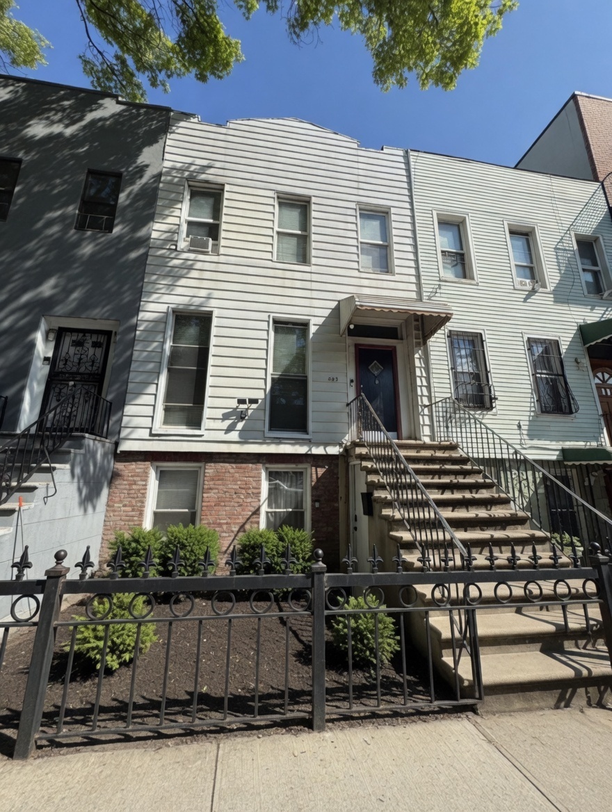 561 Lafayette Avenue — photo