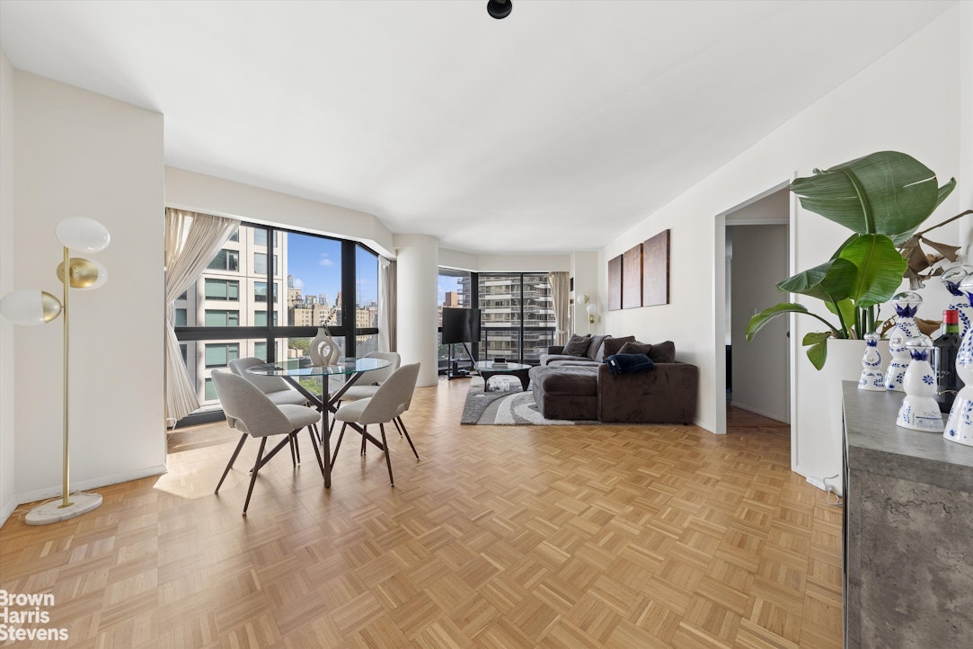 200 E 61st Street 10D — photo